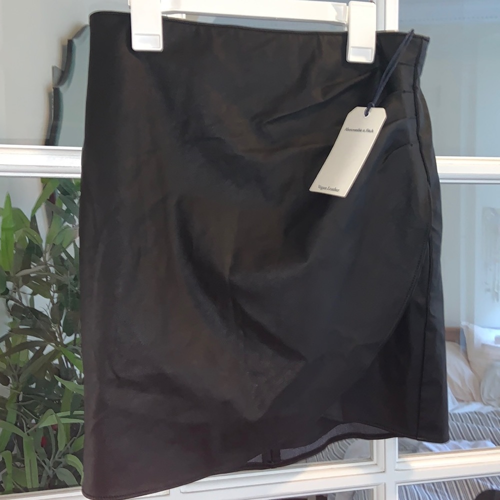 NWT Abercrombie + Fitch black vegan leather mini skirt with zip back